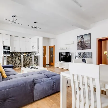 Luxury & Quiet Charming 2bds Near River - Nek2nd Praha