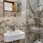 Luxury & Quiet Charming 2bds Near River - Nek2nd Apartment Prague